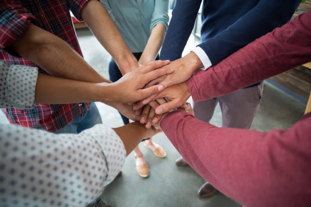 Convivialité entre collègues, le télétravail implique de repenser les relations interpersonnelles.